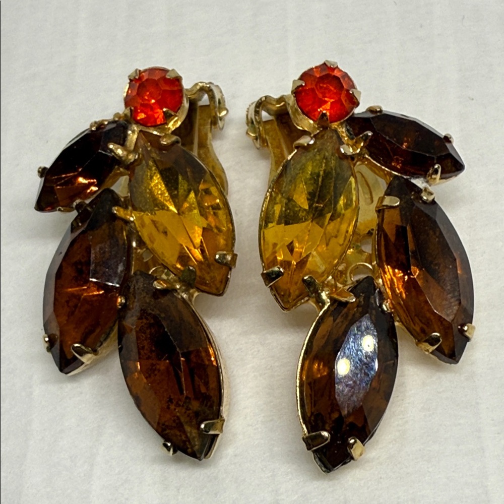 Vintage root bear & apple cider Gold tone Brown Leaf clip on Earrings - Picture 2 of 11